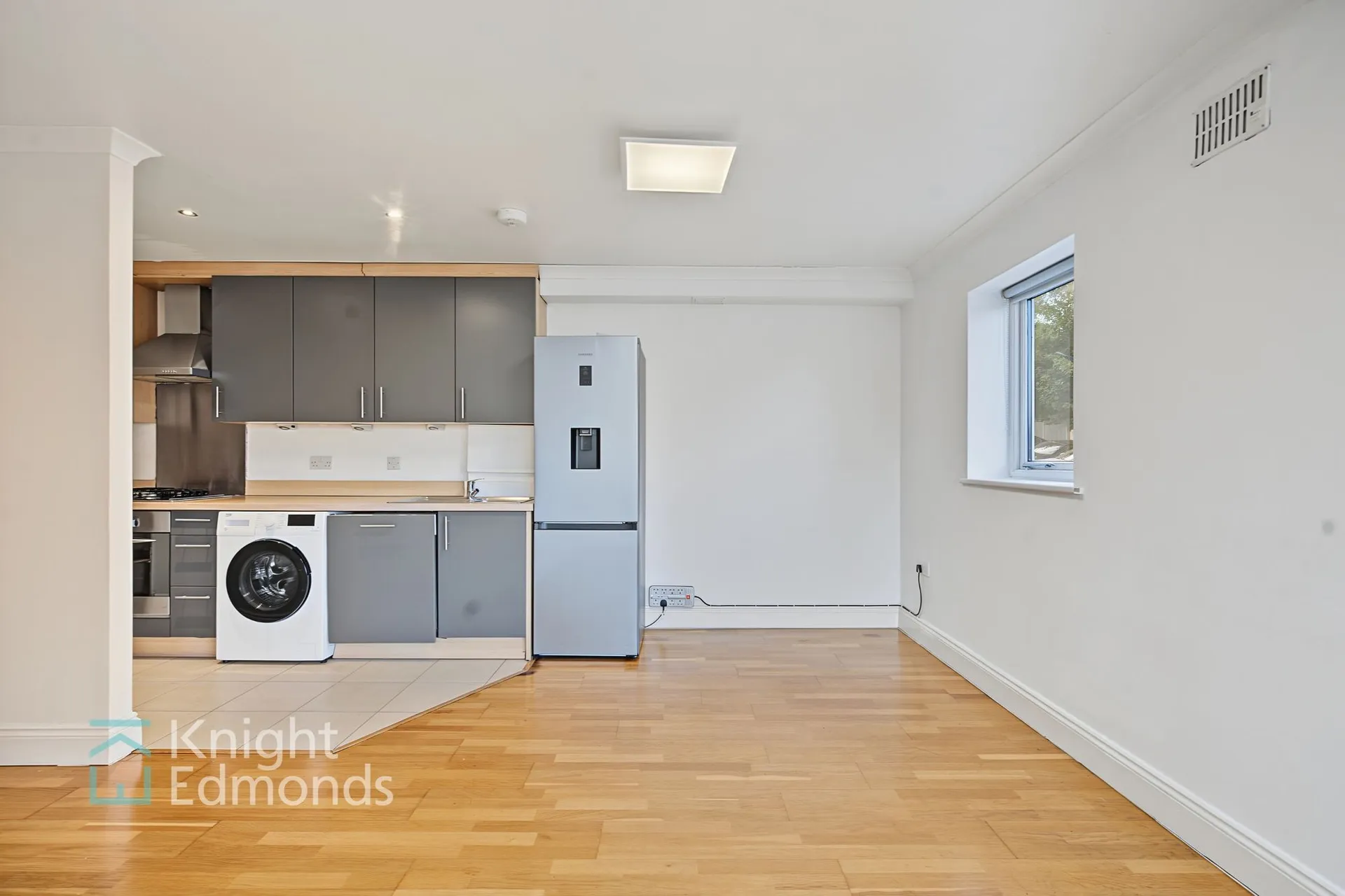 Flat Buckland Hill in Maidstone