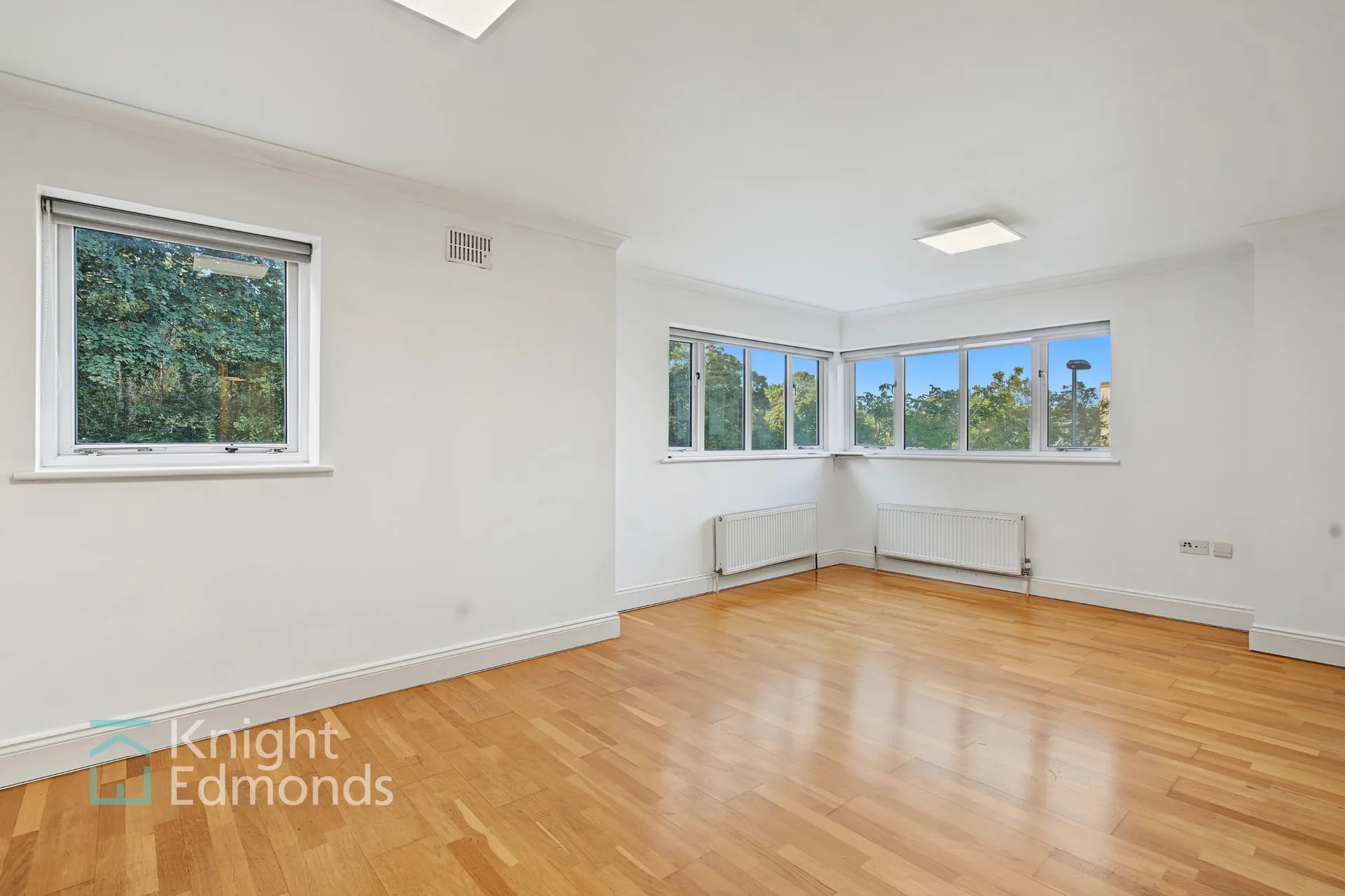 Flat Buckland Hill in Maidstone