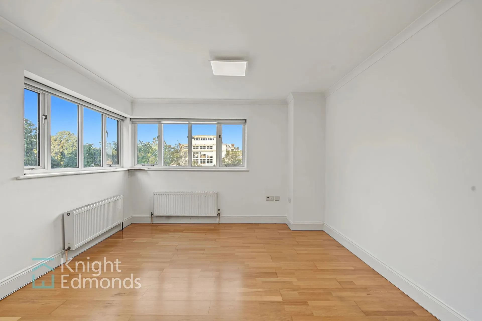 Flat Buckland Hill in Maidstone