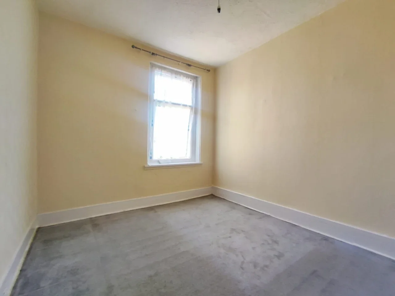 Flat Charlemont Road in Greater London