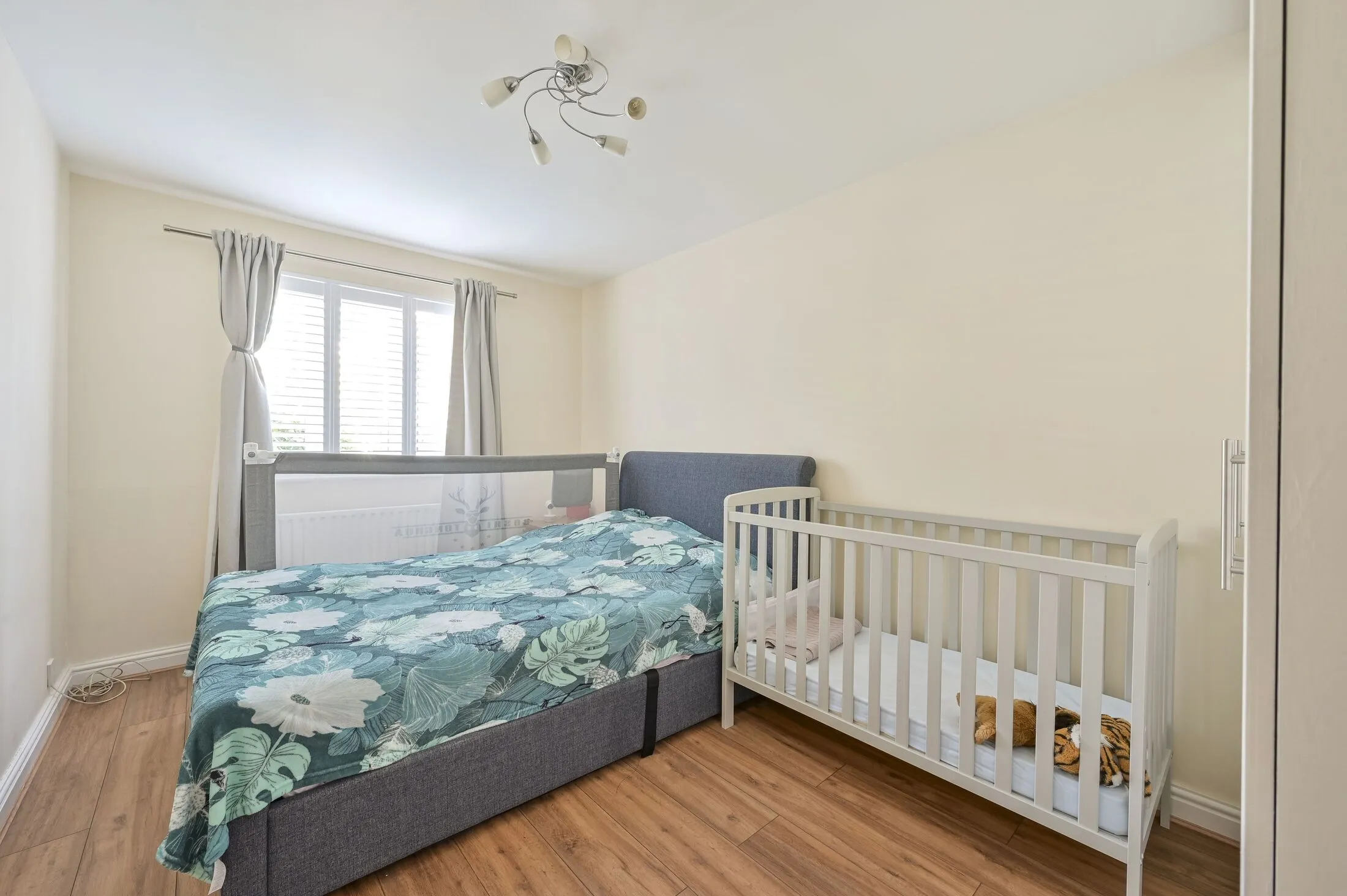Flat Hartfield Road in Greater London