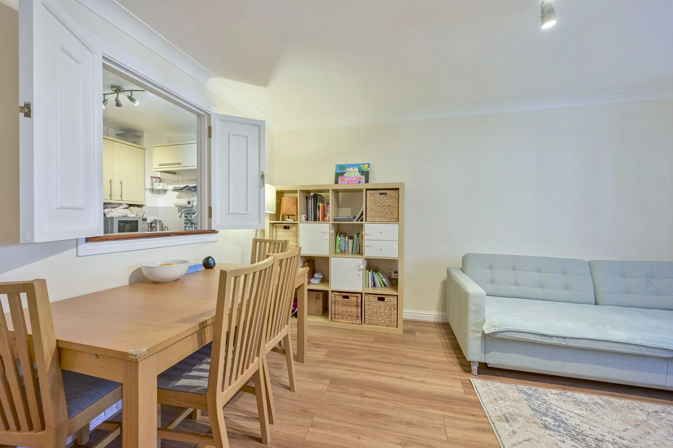 Flat Hartfield Road in Greater London