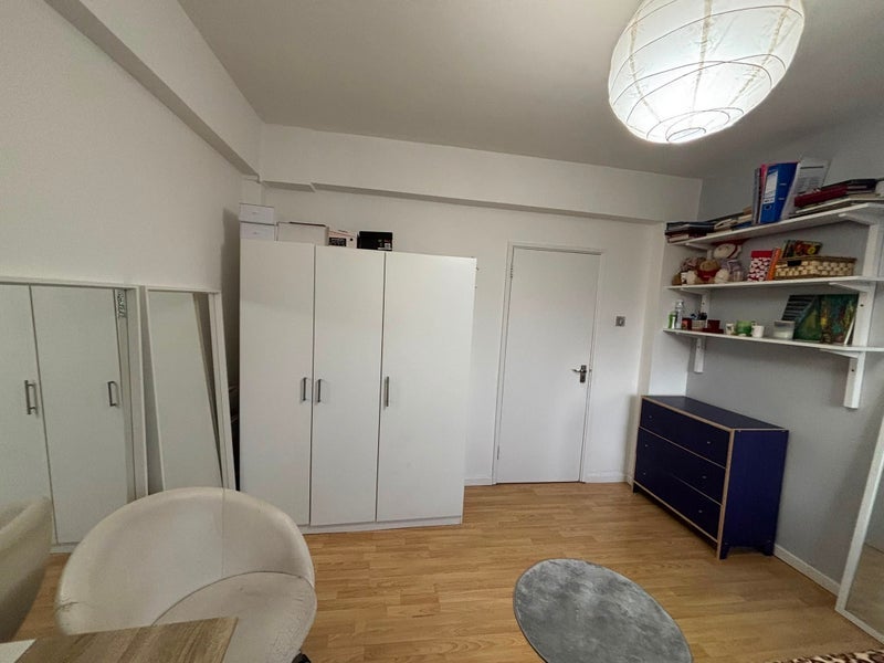 Room Dagnall Street in Greater London