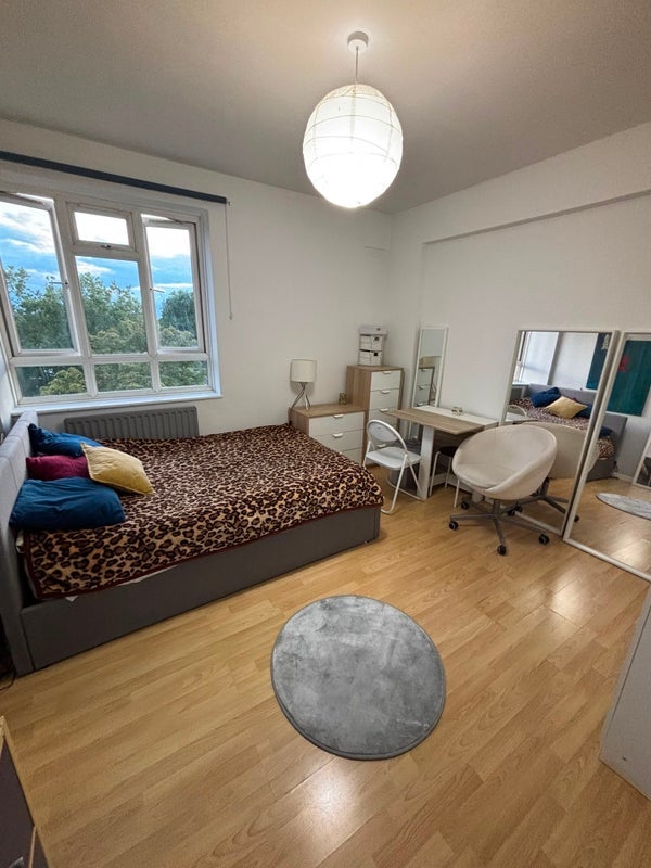 Room Dagnall Street in Greater London