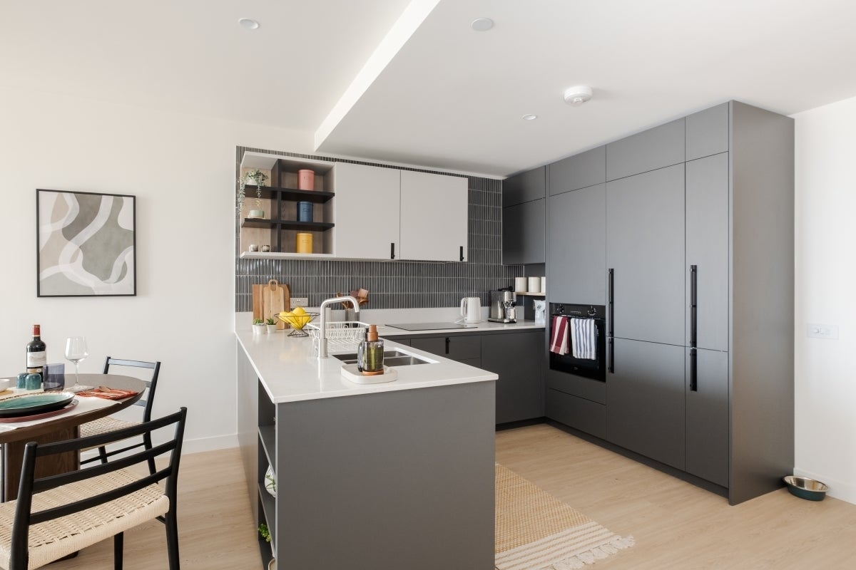 Flat Daneland Walk in Greater London