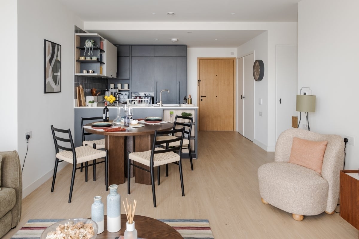Flat Daneland Walk in Greater London