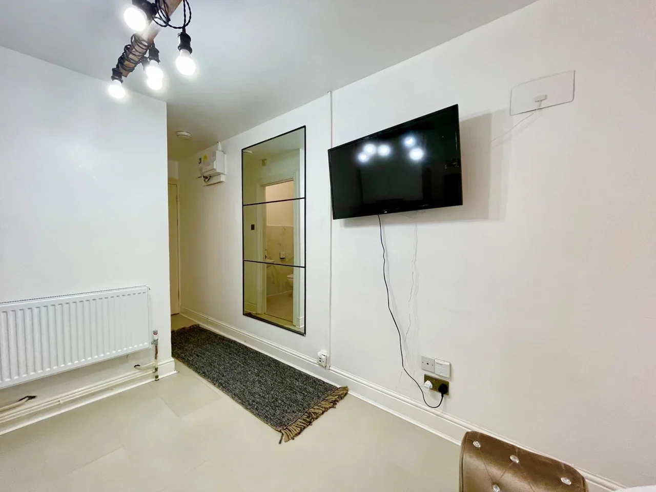 Flat Kember Street in Greater London