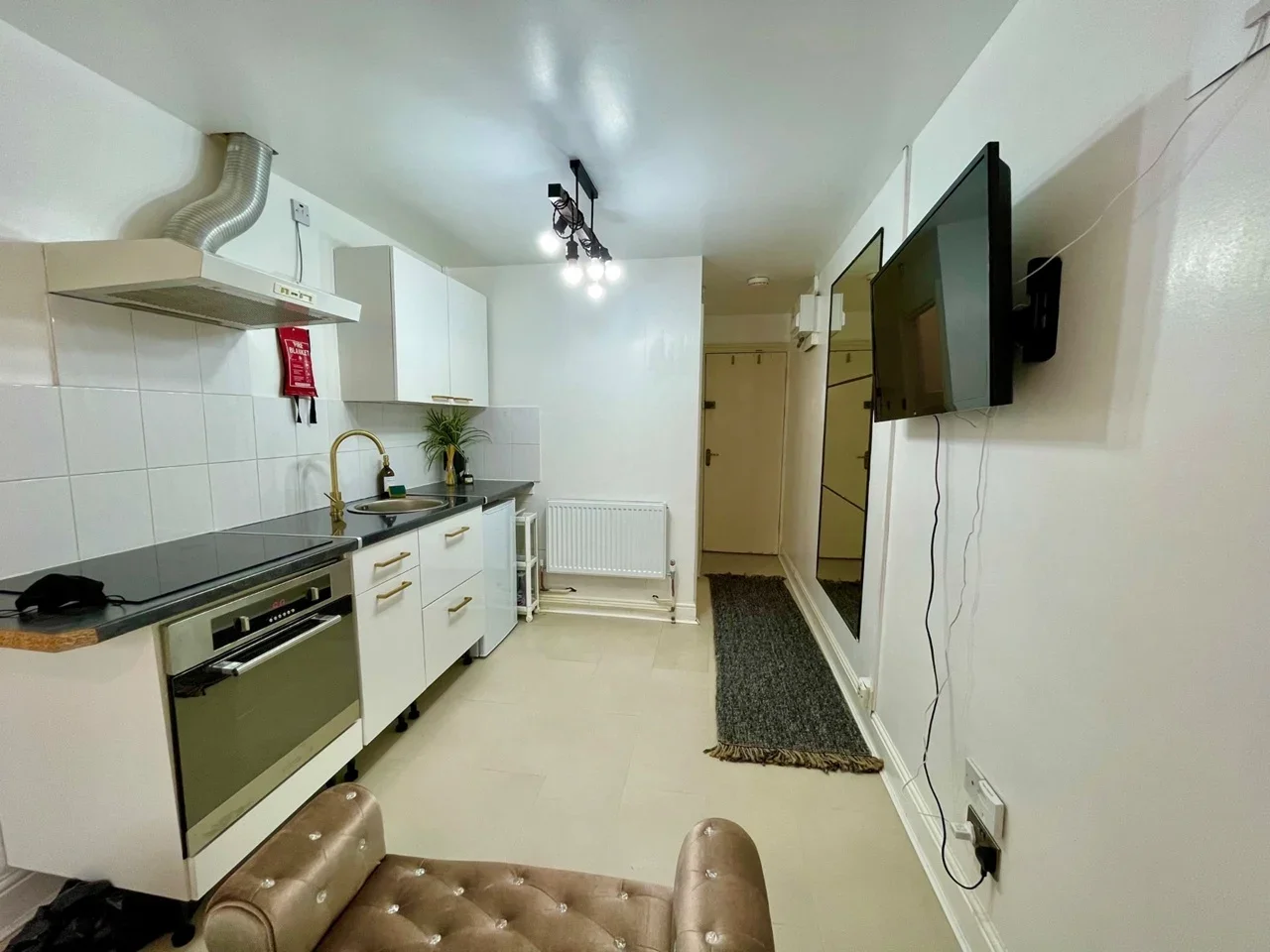 Flat Kember Street in Greater London