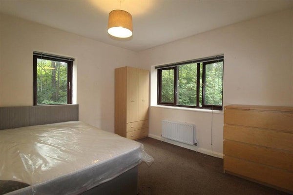 Flat Vicarage Terrace in Leeds
