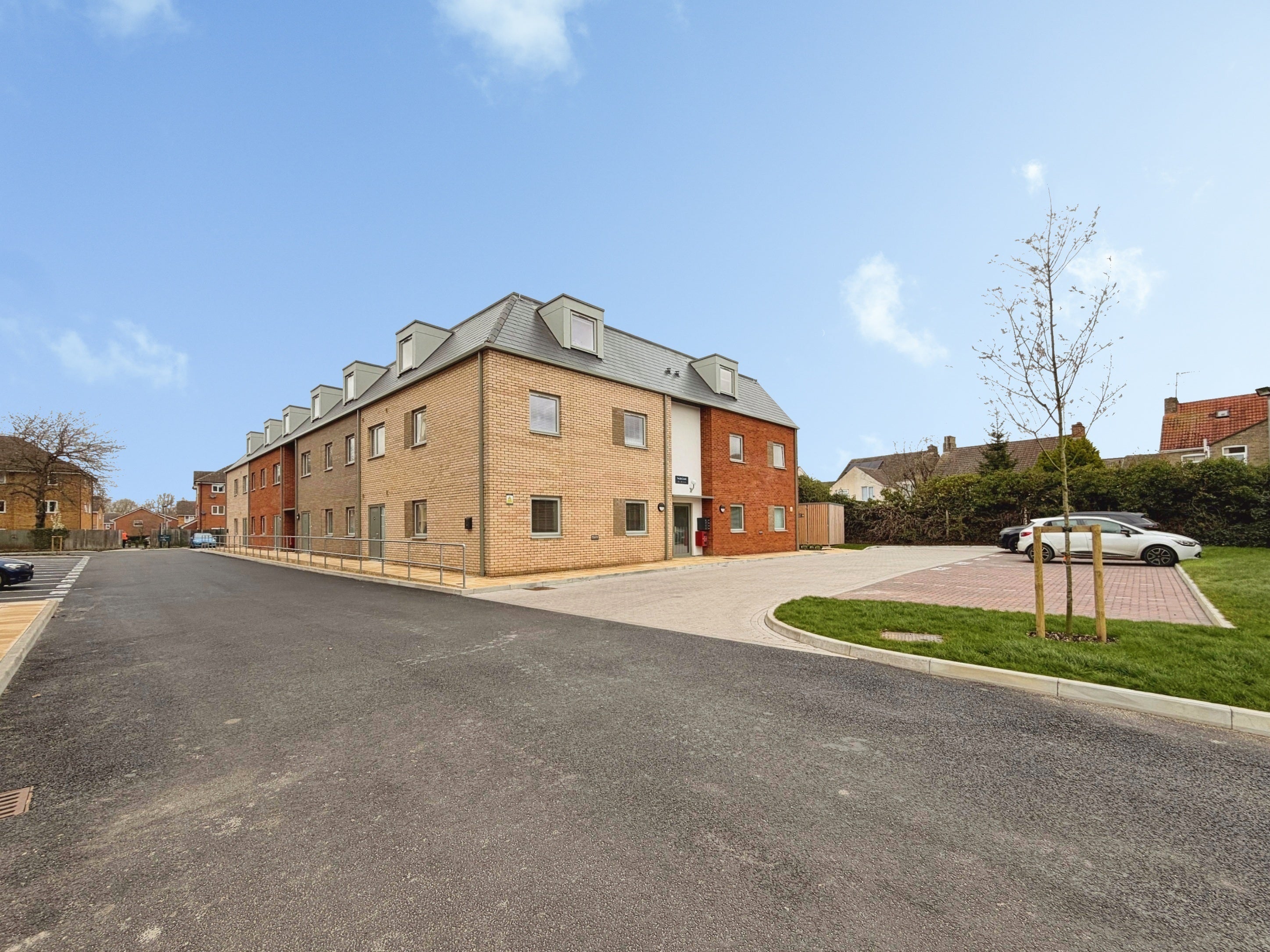 Flat Flamborough Close in Peterborough
