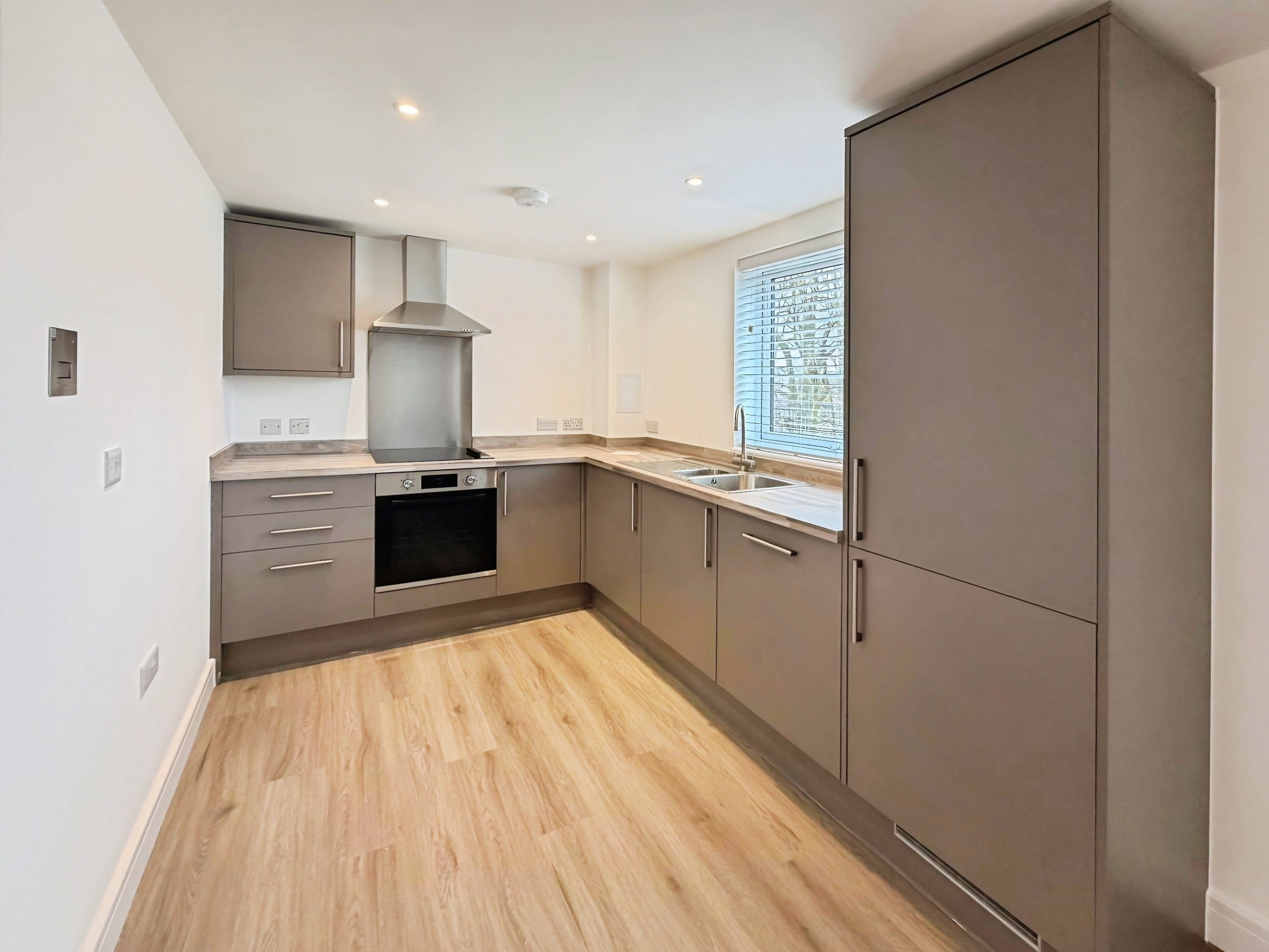 Flat Flamborough Close in Peterborough