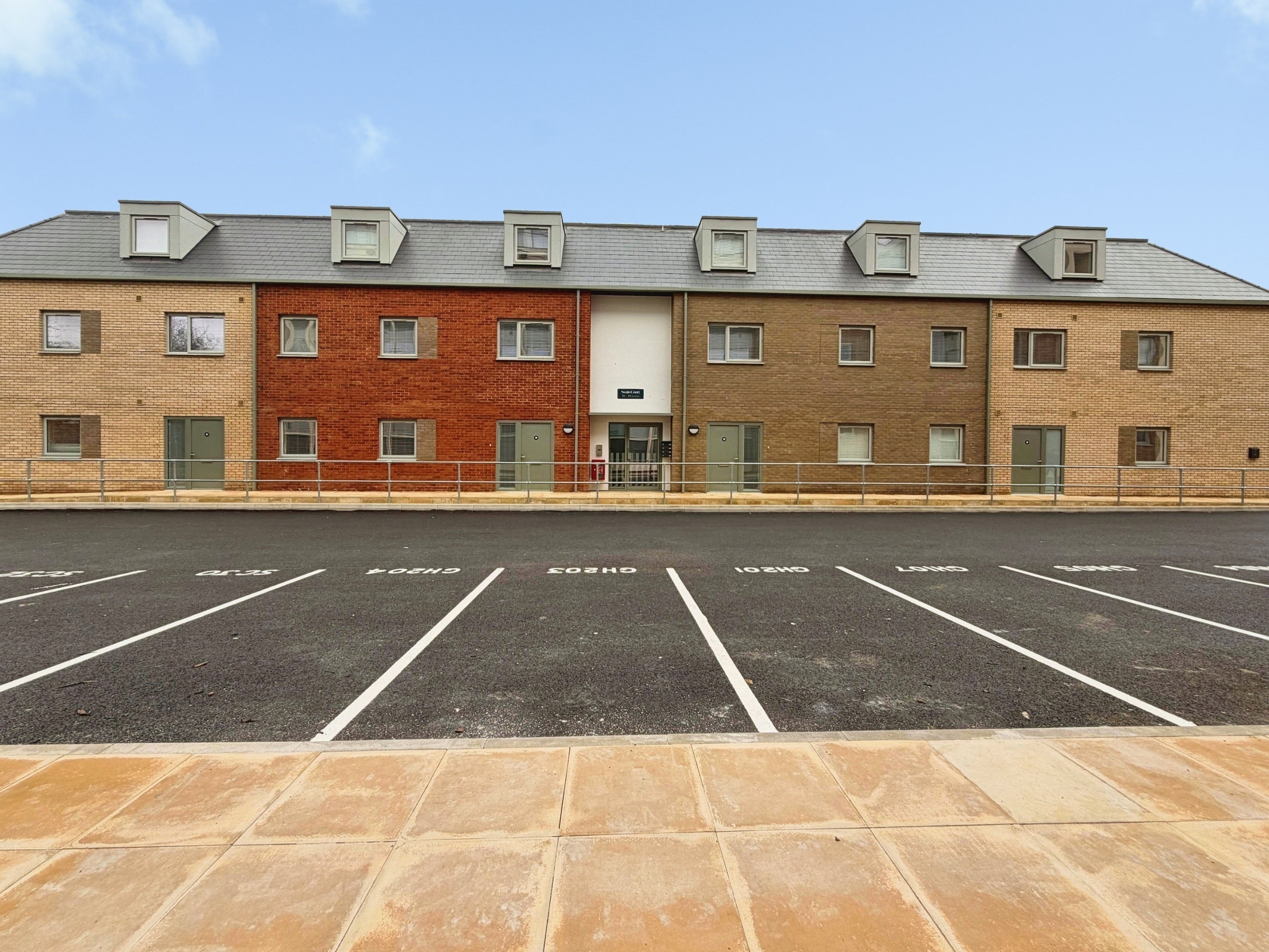 Flat Flamborough Close in Peterborough