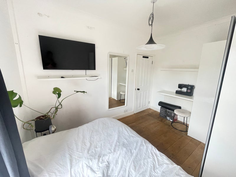 Room York Road in Greater London