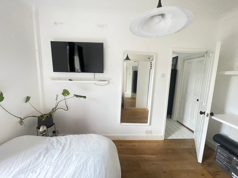 Room York Road in Greater London