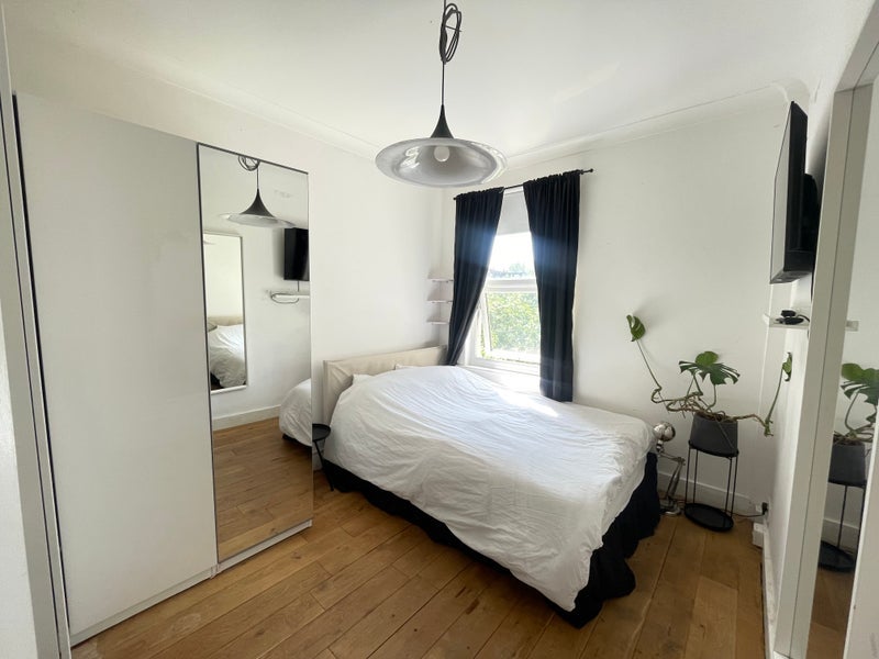 Room York Road in Greater London