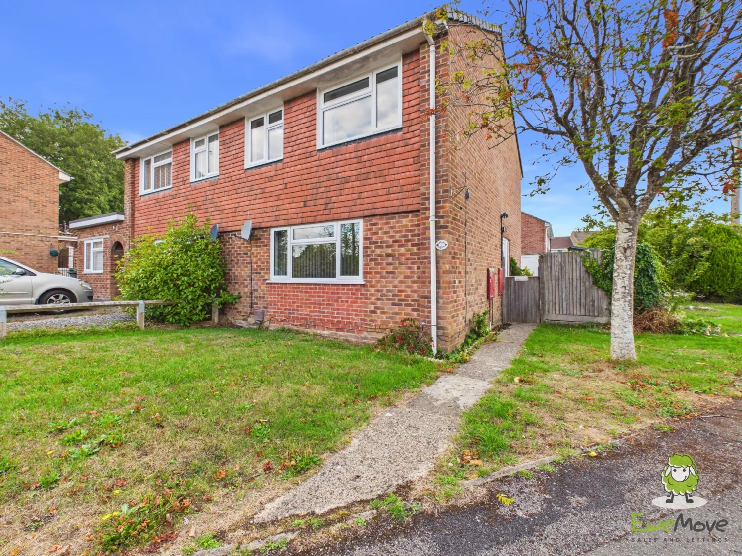 House Braemar Drive in Basingstoke and Deane