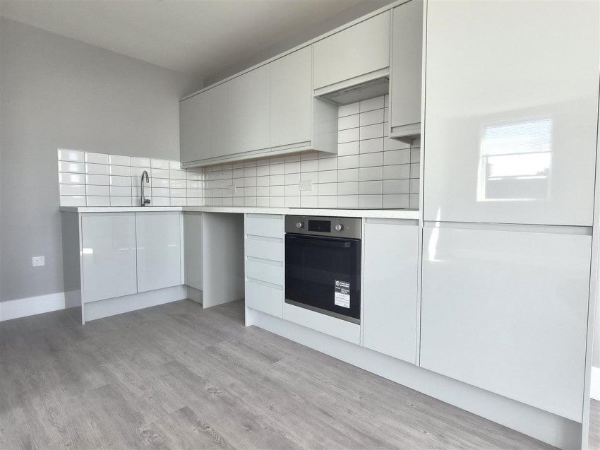Flat Ron Green Court in Greater London