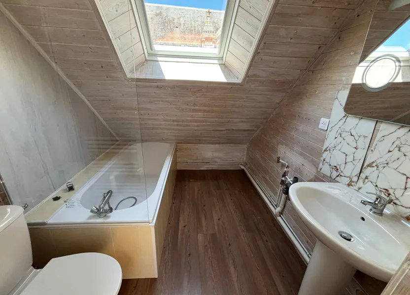 Room Rue Principale in Damigny