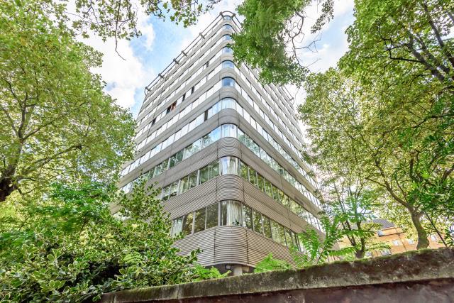 Flat Park Road in City of Westminster