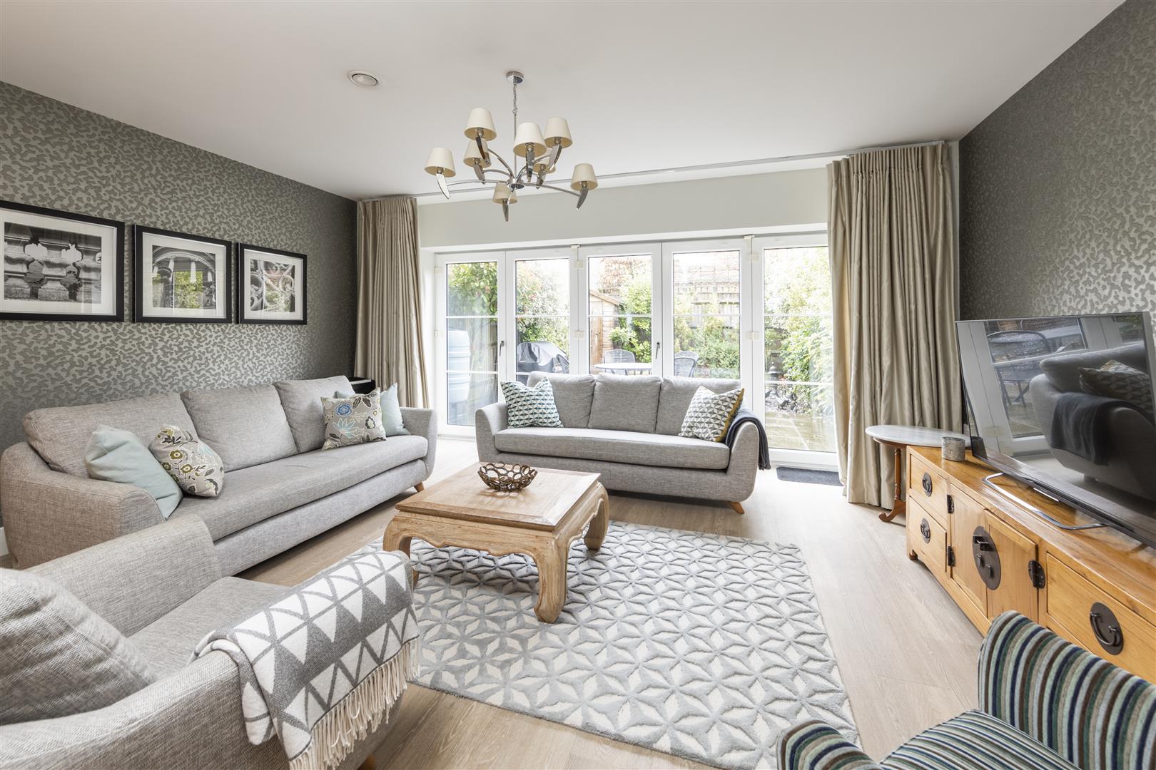 House Pitt River Close in Guildford