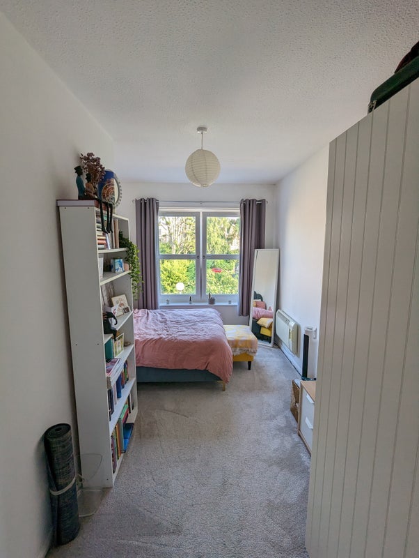 Room Alma Vale Road in Bristol