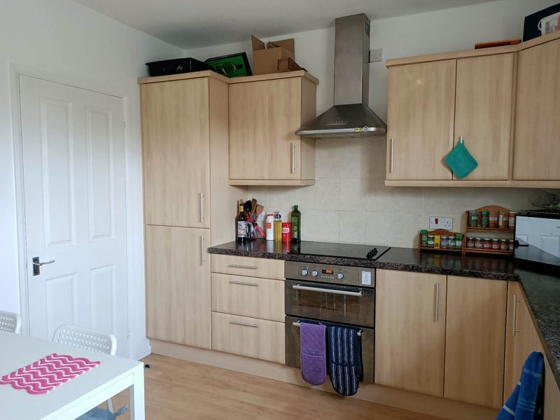 Room Alma Vale Road in Bristol