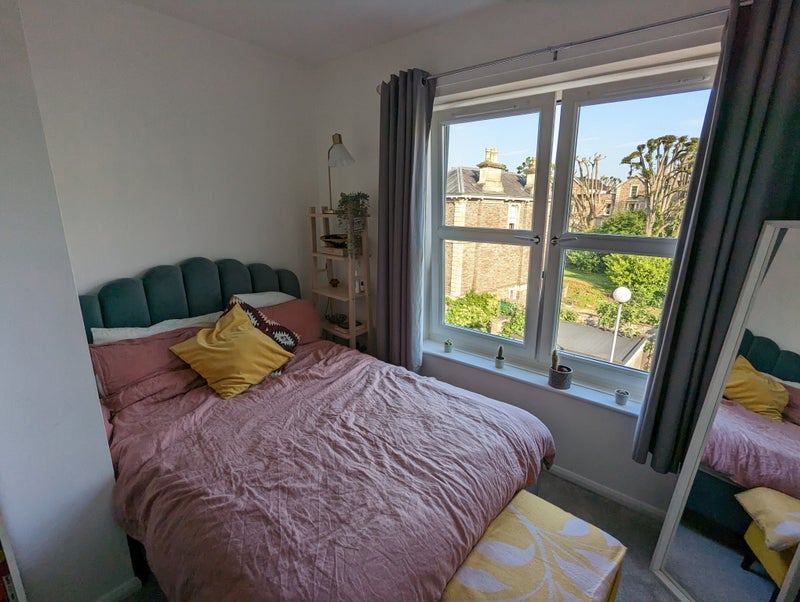 Room Alma Vale Road in Bristol