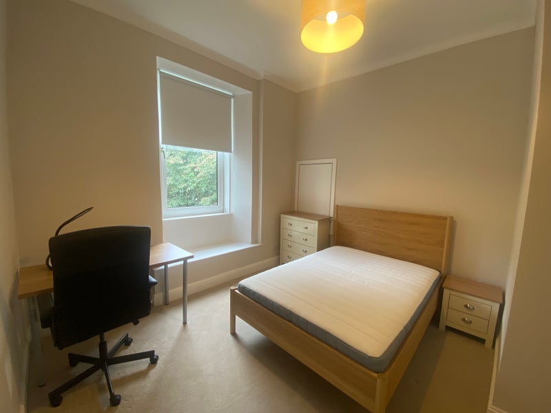 Room Lawrence Street in Glasgow