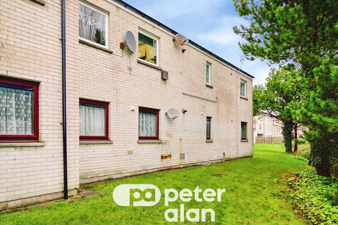 Flat Lakeview Close in Porthcawl