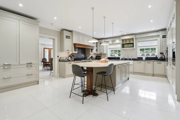 Flat Chobham Road in Sunningdale