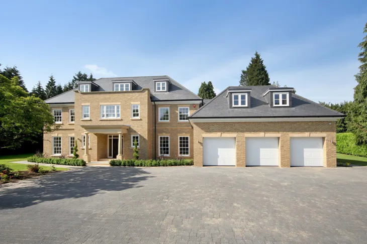 Flat Chobham Road in Sunningdale