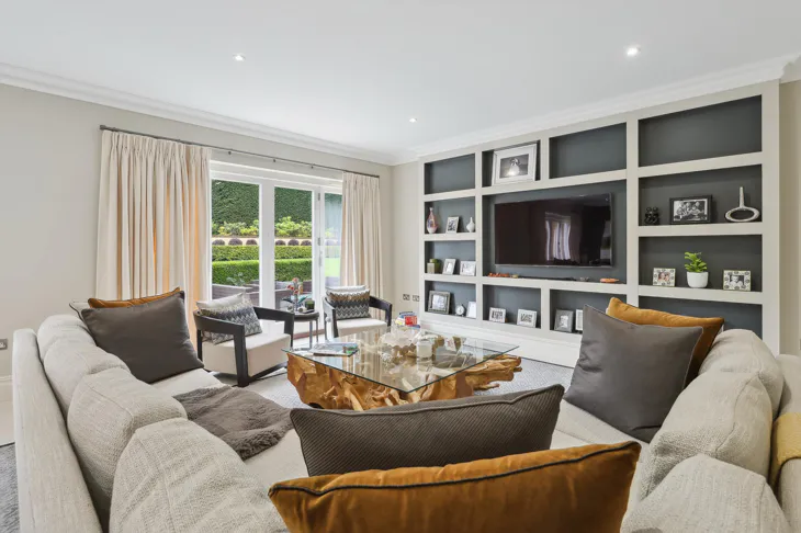 Flat Chobham Road in Sunningdale