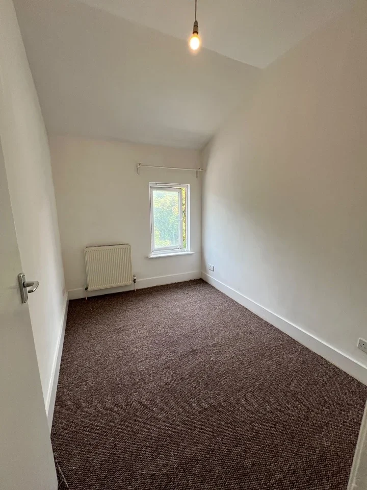 Flat Godstone Road in Greater London
