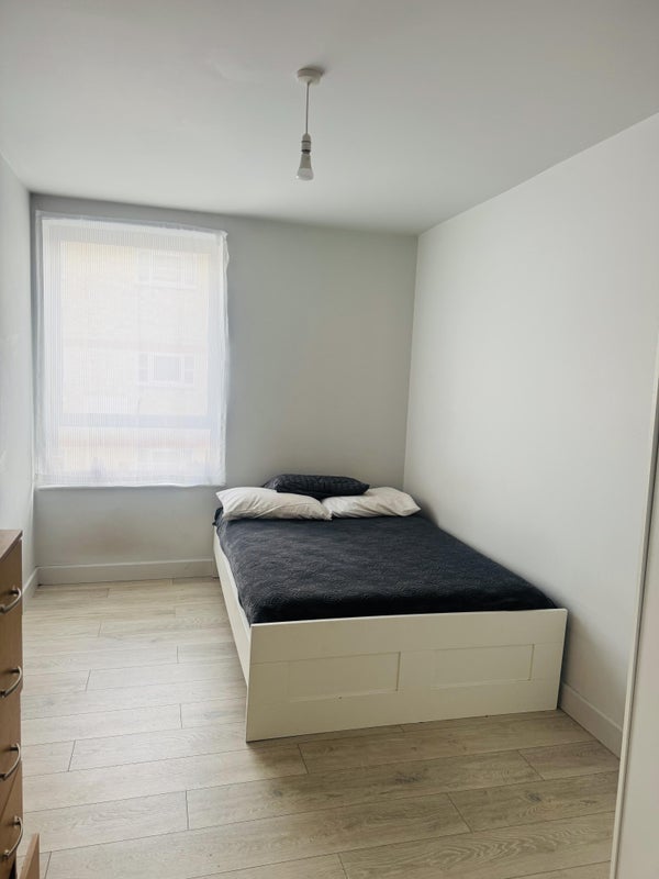 Room Romford Road in Greater London