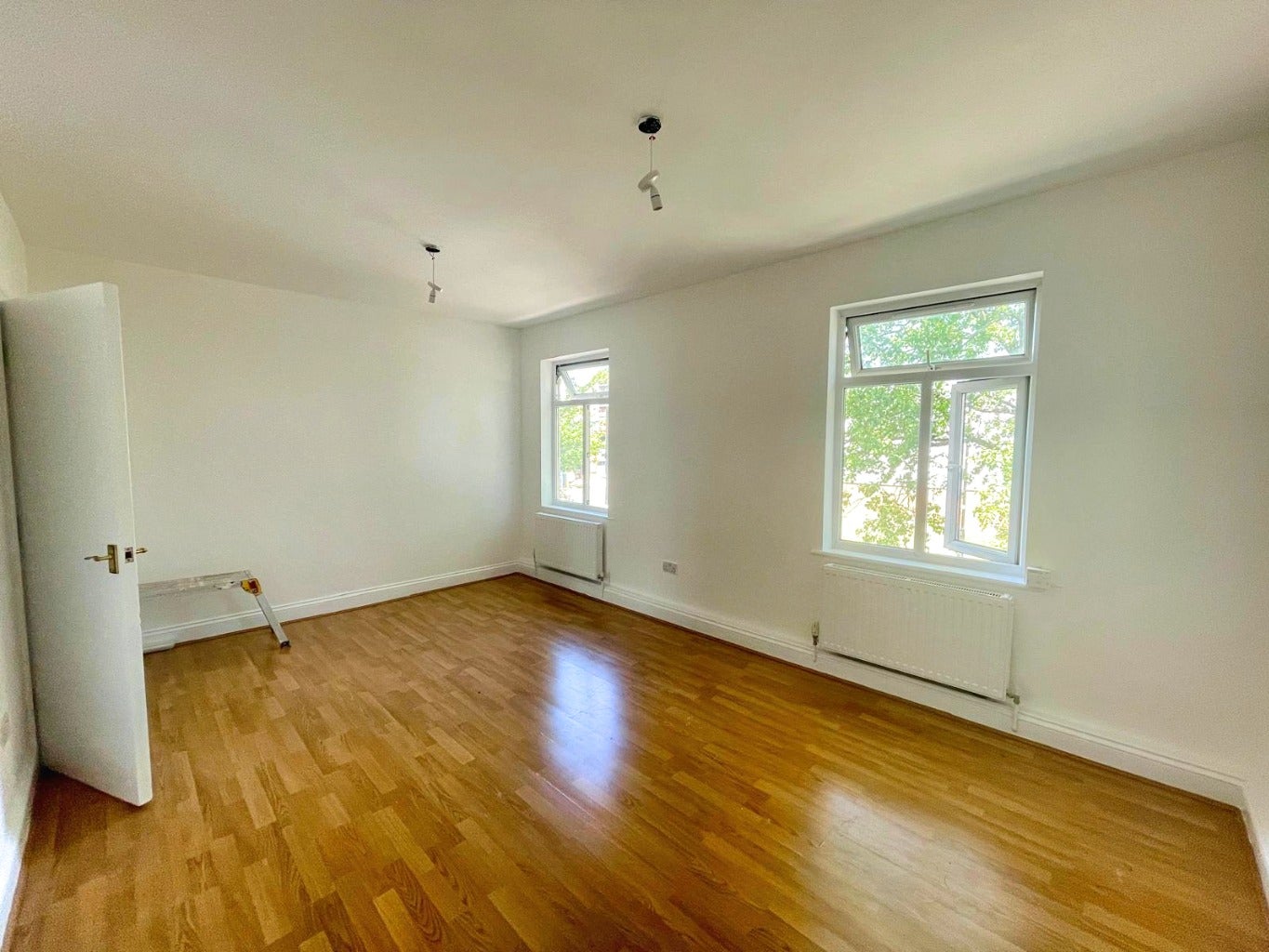 Flat Bilton Road in Greater London