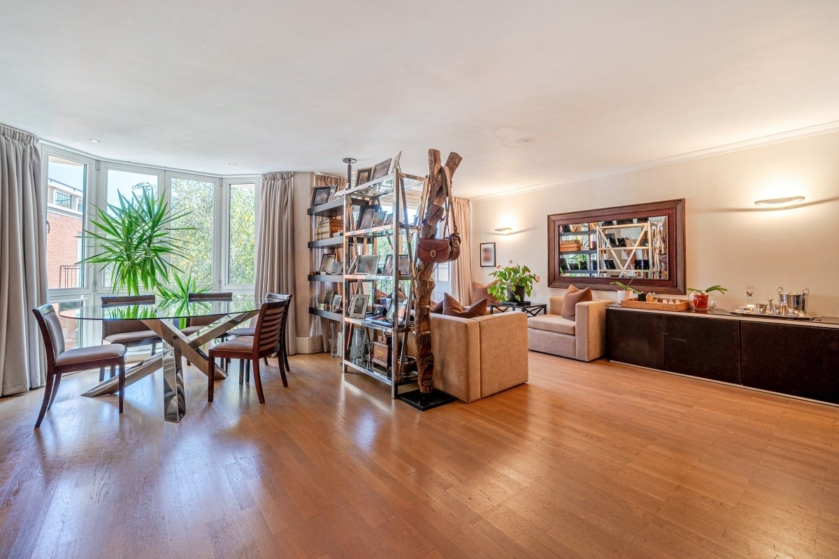 Flat Coleridge Gardens in Greater London