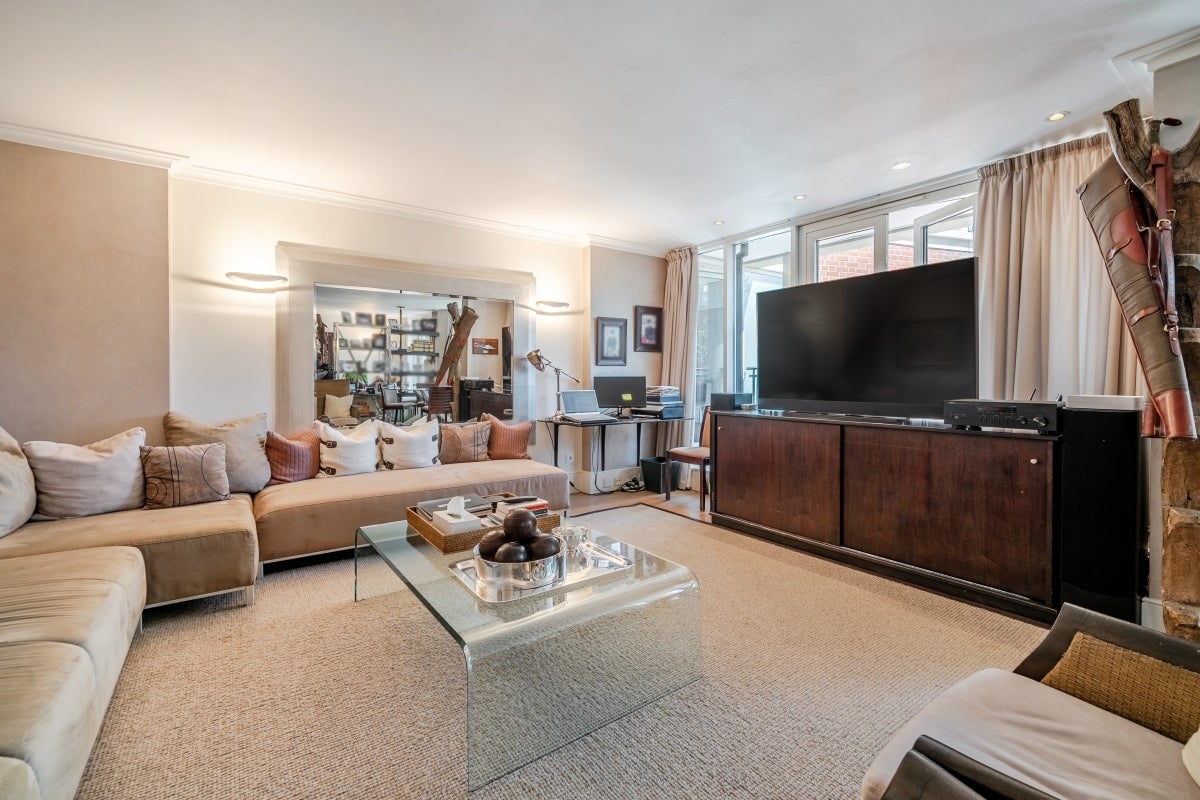 Flat Coleridge Gardens in Greater London