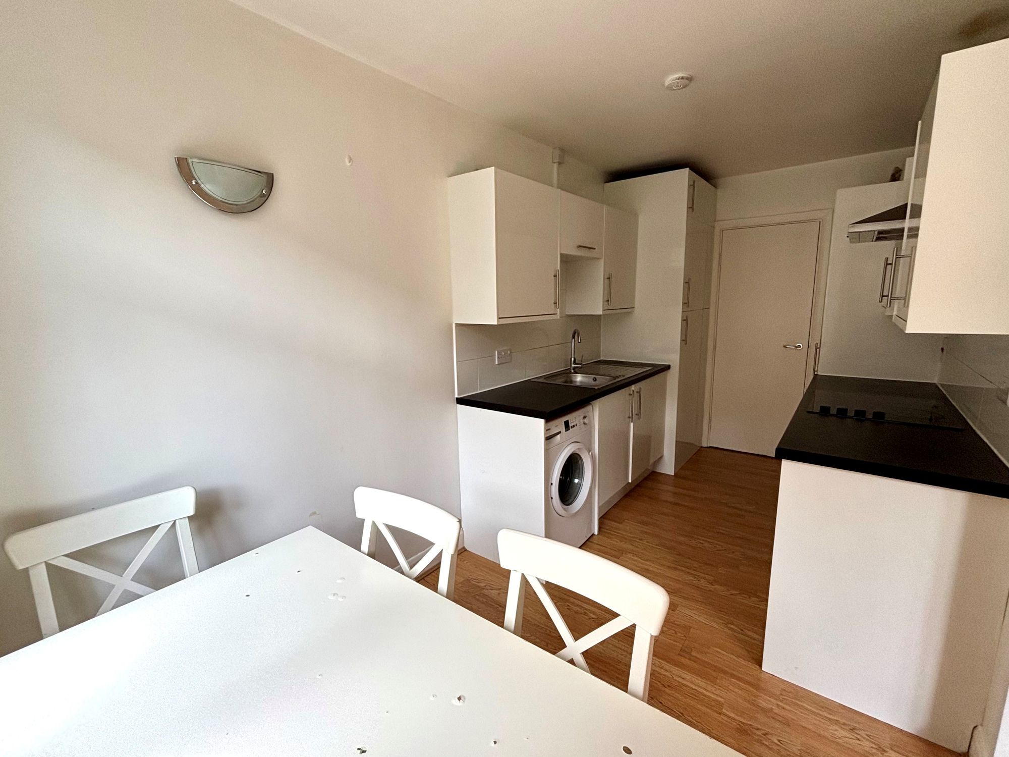 Flat Fairfield Road in Greater London
