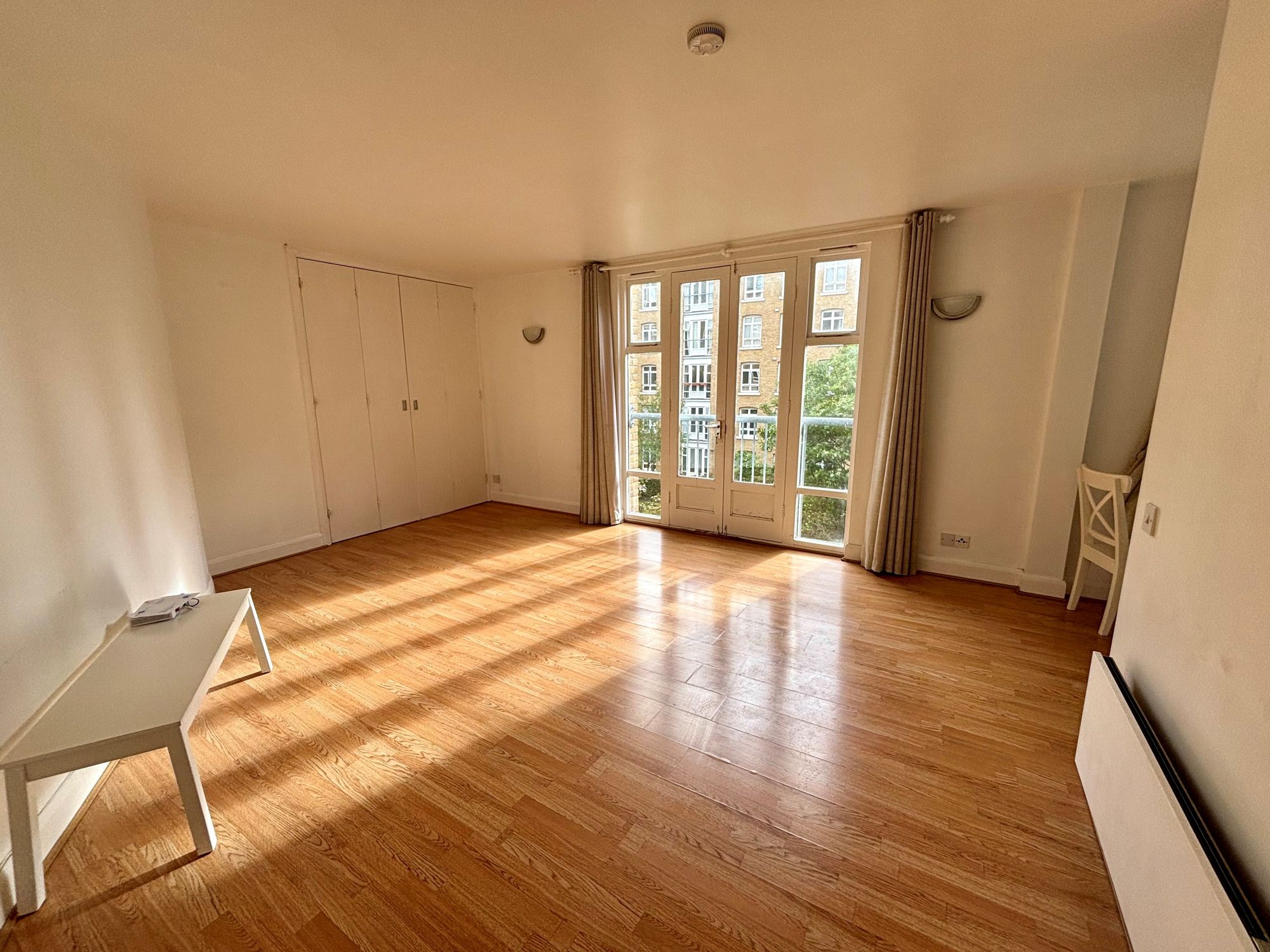 Flat Fairfield Road in Greater London