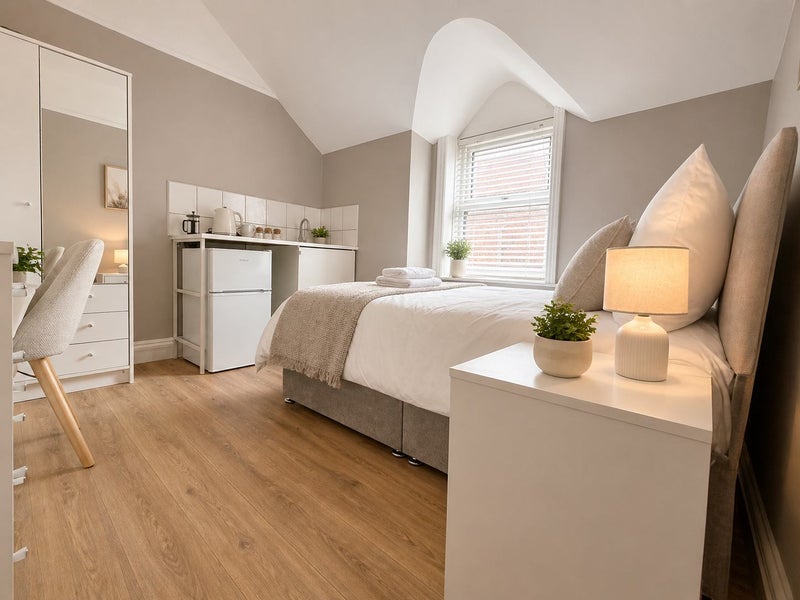 Room Bournemouth Road in Poole