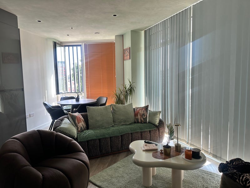 Room Manor Road in Greater London
