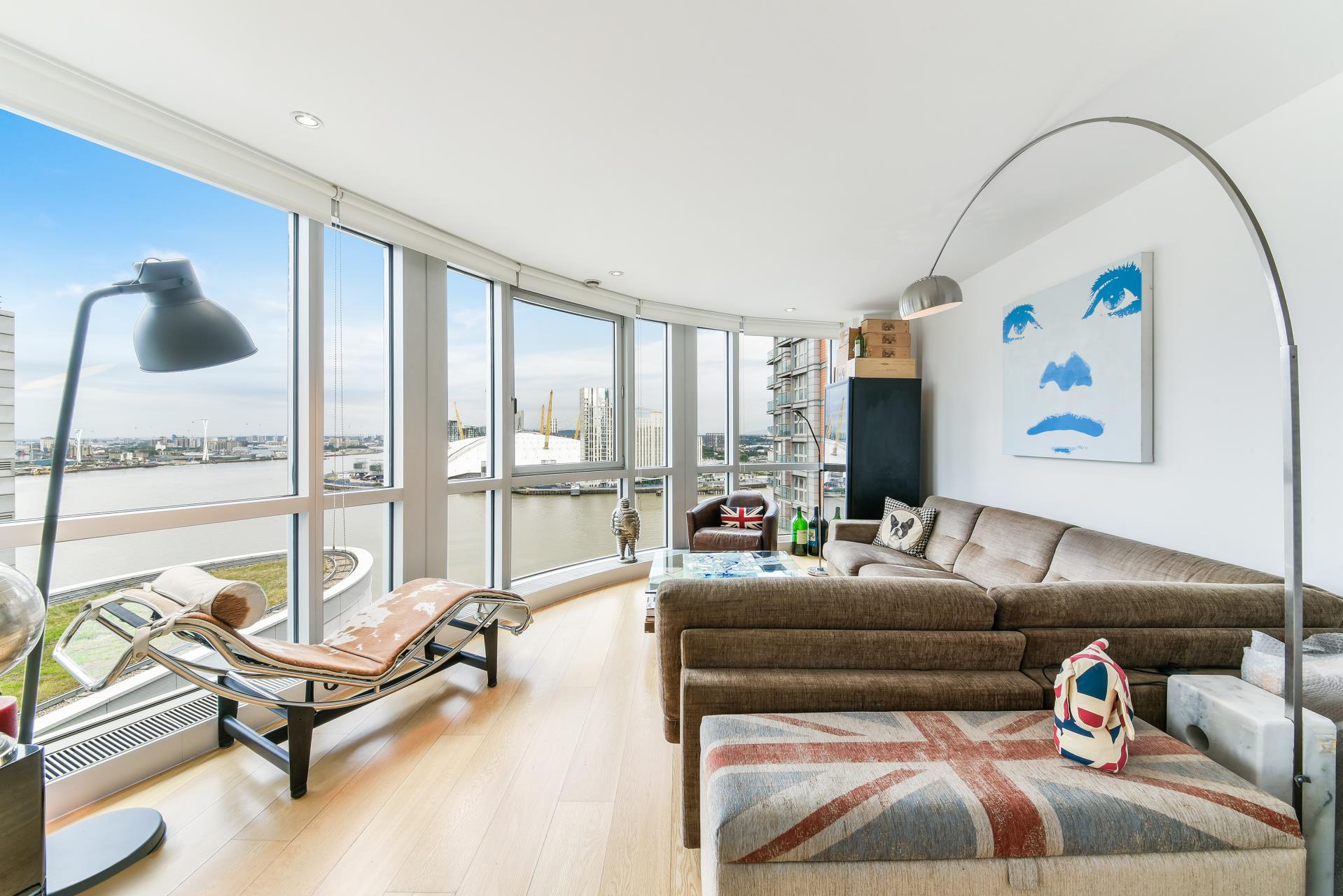Flat Fairmont Avenue in Greater London