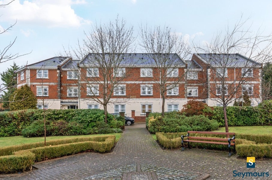 Flat St. Luke's Square in Guildford