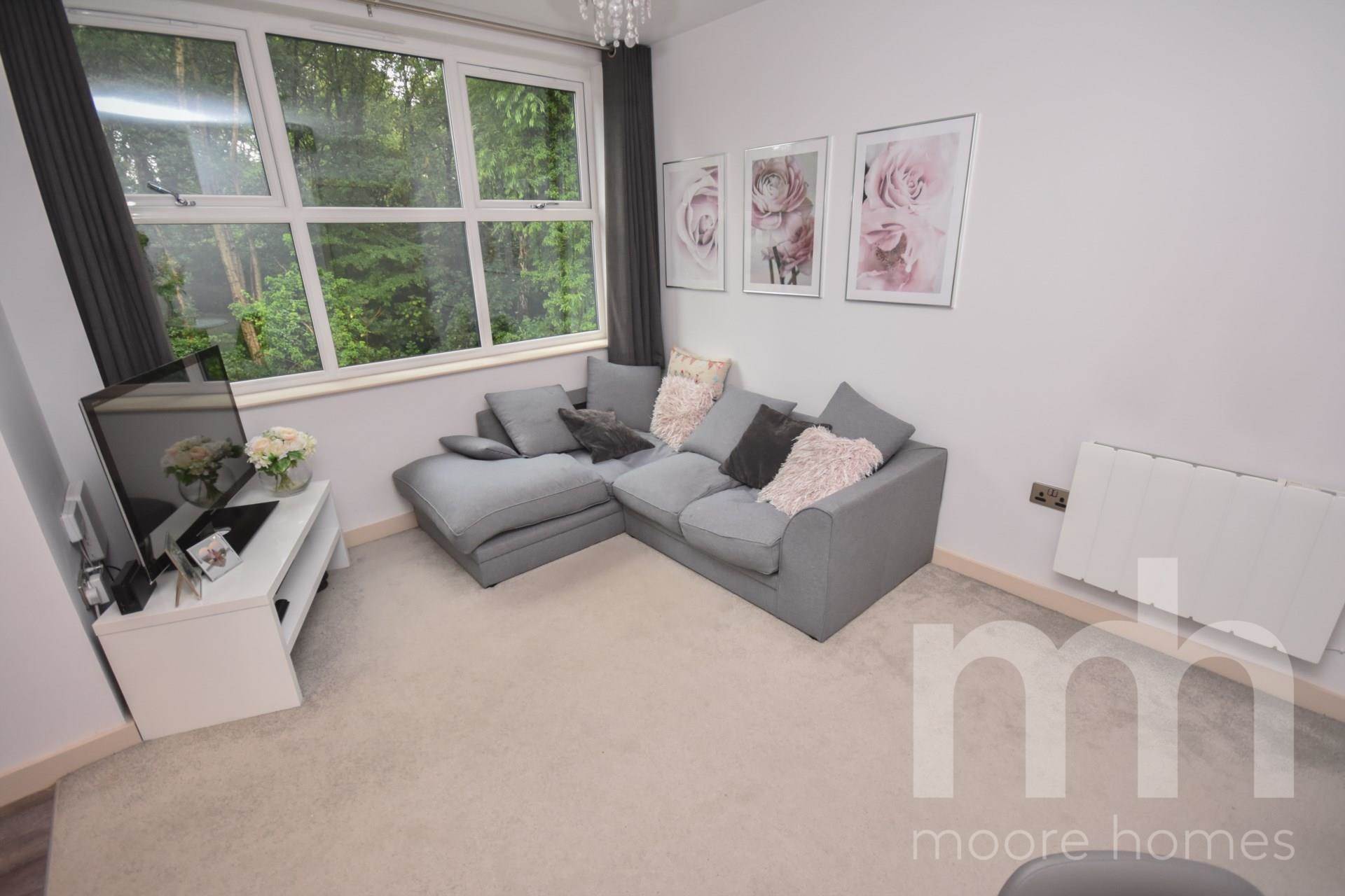 Flat First Avenue in Poynton