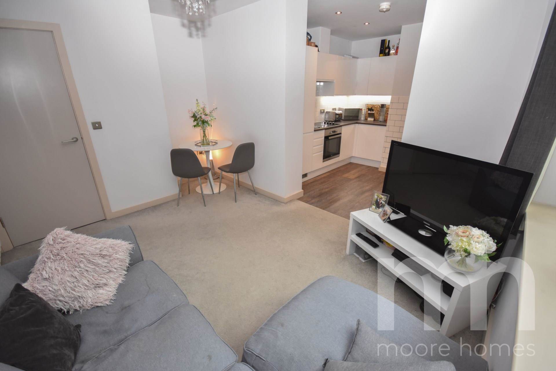 Flat First Avenue in Poynton