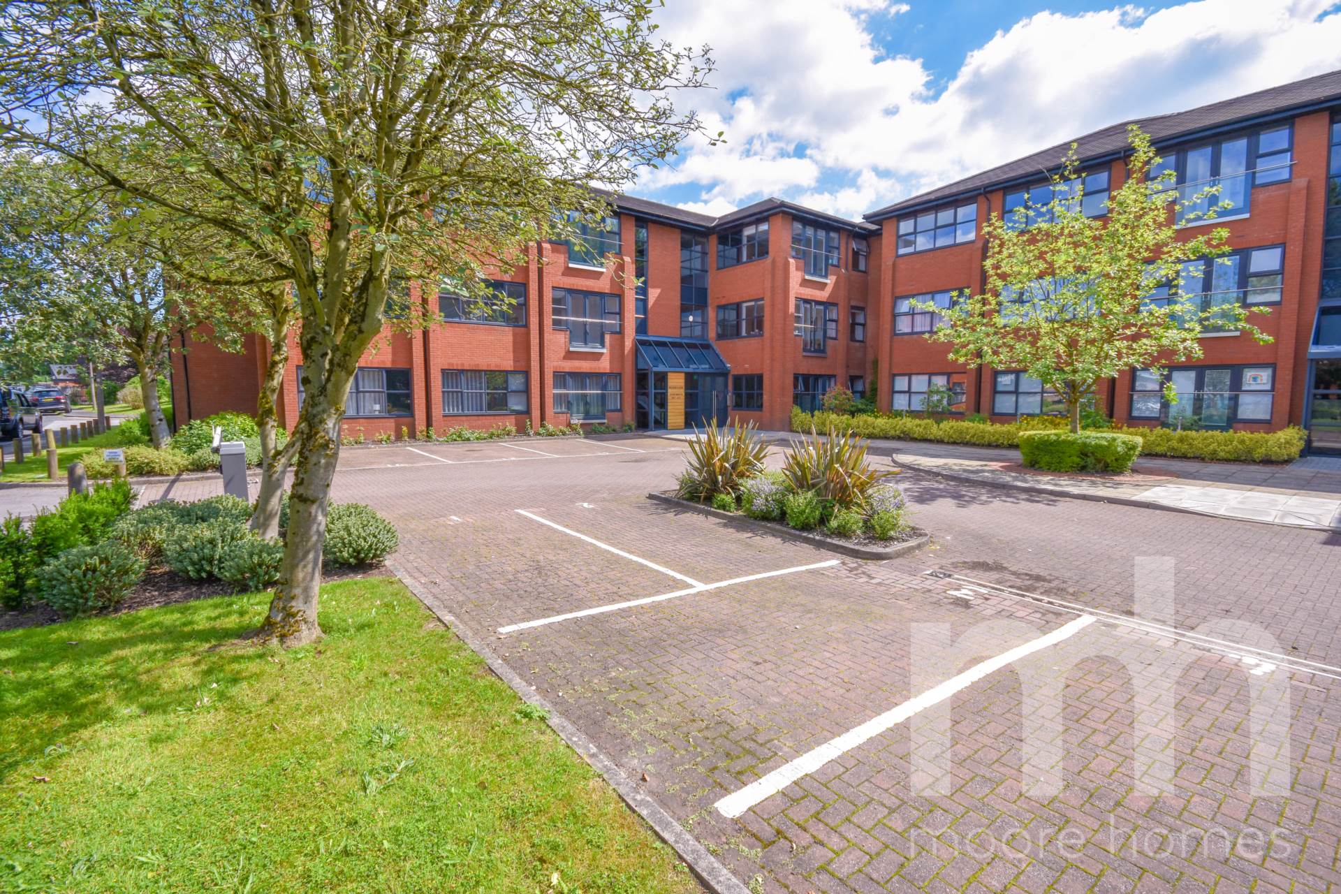 Flat First Avenue in Poynton