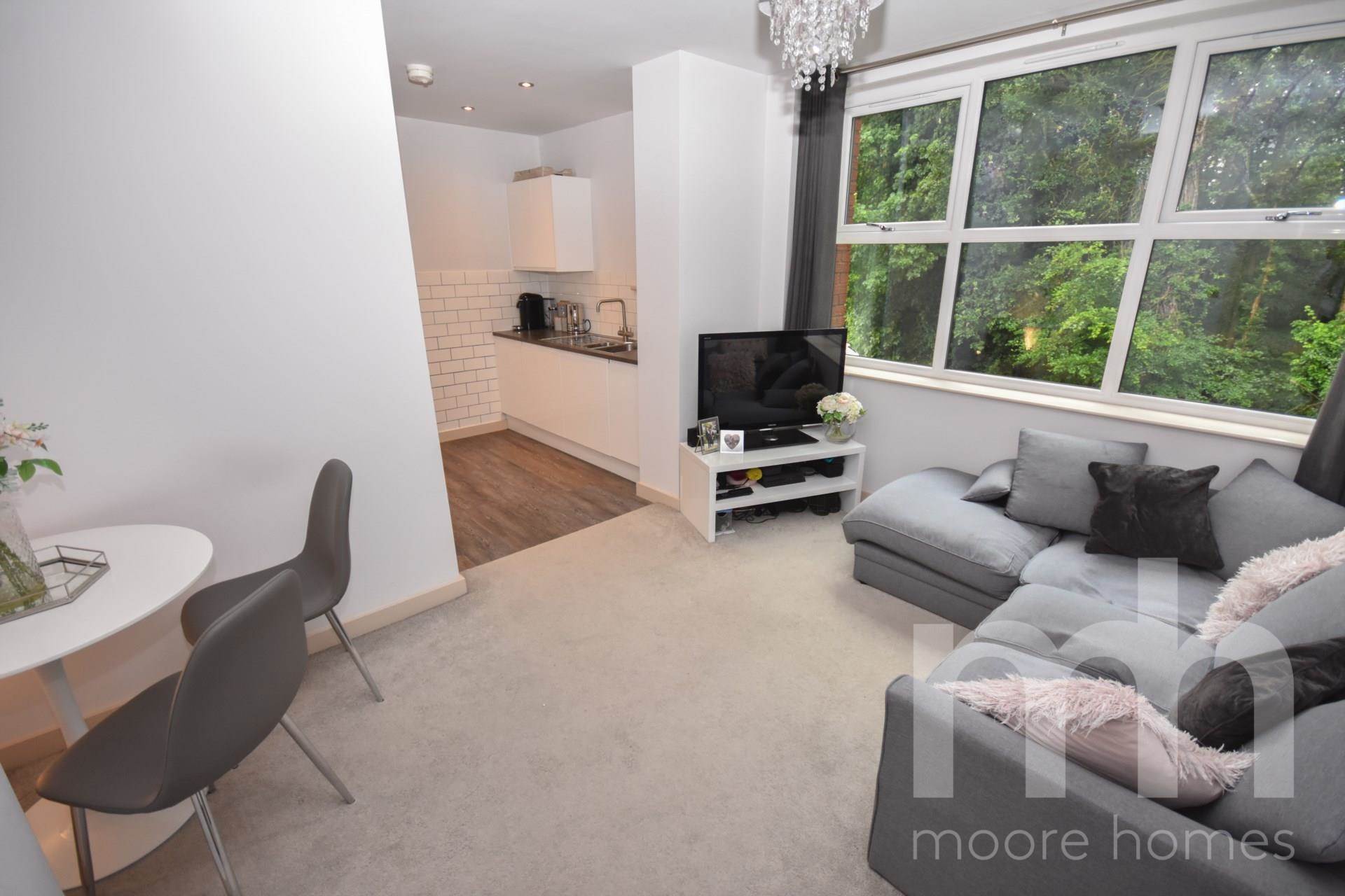 Flat First Avenue in Poynton