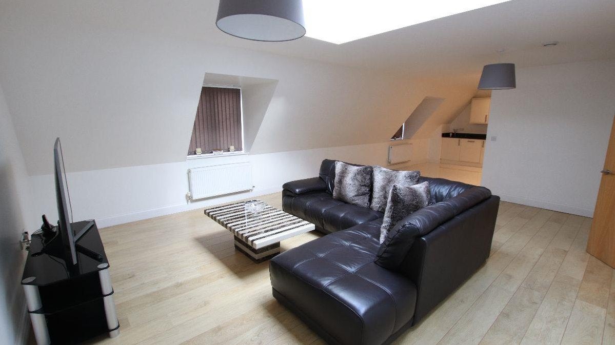 Flat Ballards Lane in Greater London