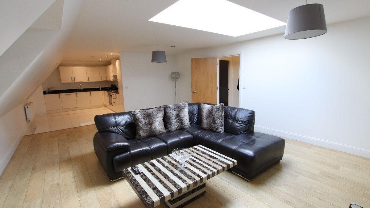 Flat Ballards Lane in Greater London