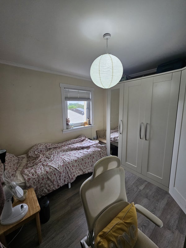 Room Cadder Road in Glasgow